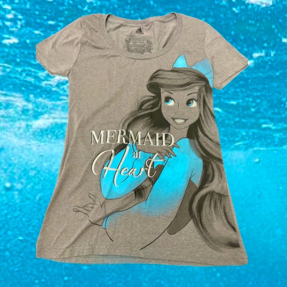 🧜‍♀️ Disney Little Mermaid Slim Fit Short Sleeve Shirt Women’s Size M - LIKE NEW